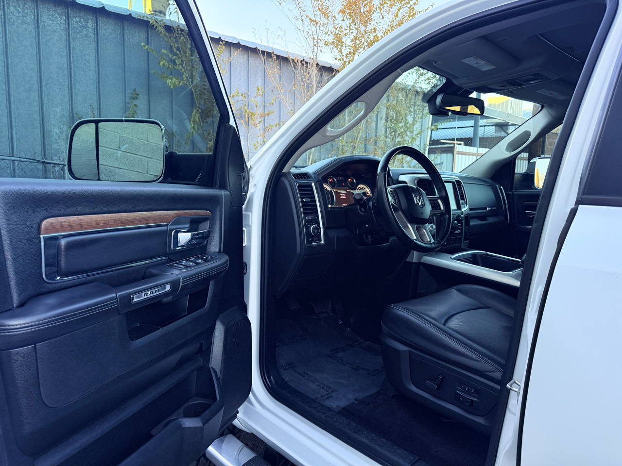 RAM 1500 Laramie Crew Cab SWB 4WD 2017