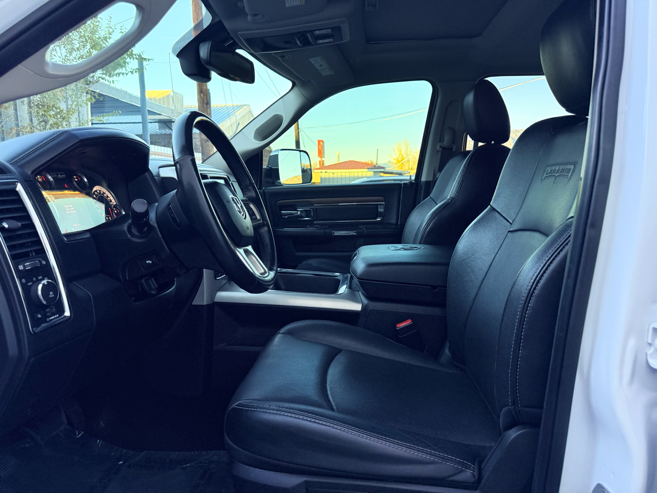 RAM 1500 Laramie Crew Cab SWB 4WD 2017