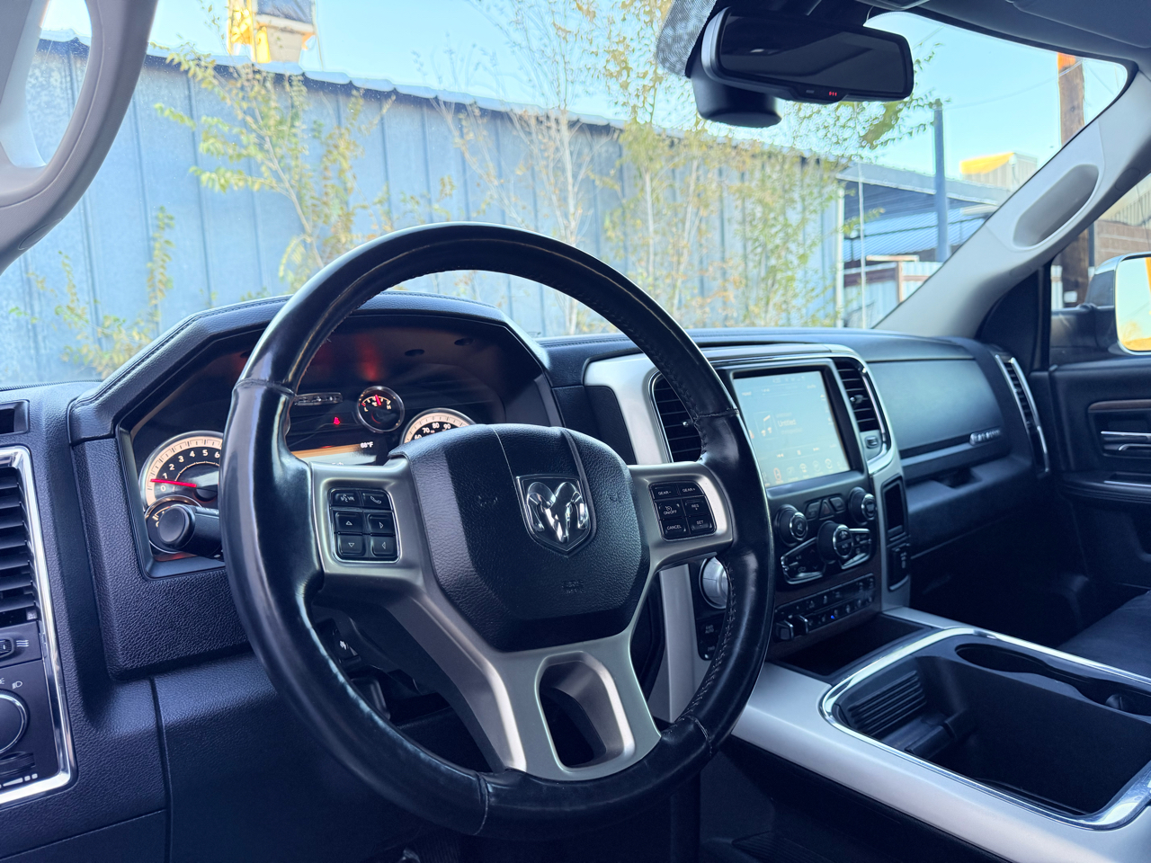 RAM 1500 Laramie Crew Cab SWB 4WD 2017