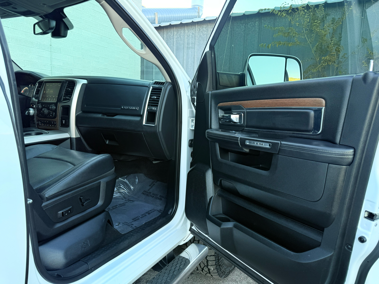 RAM 1500 Laramie Crew Cab SWB 4WD 2017