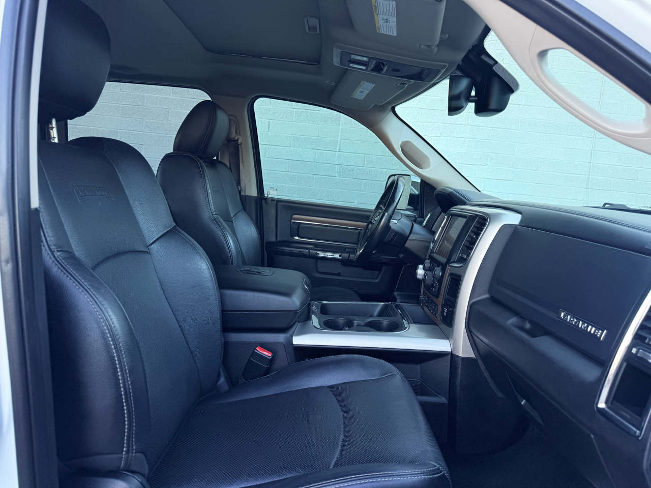 RAM 1500 Laramie Crew Cab SWB 4WD 2017