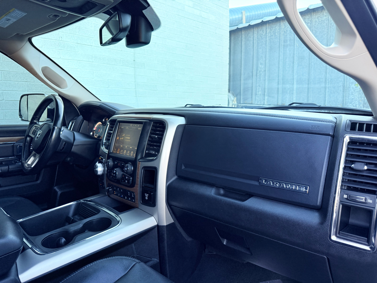 RAM 1500 Laramie Crew Cab SWB 4WD 2017