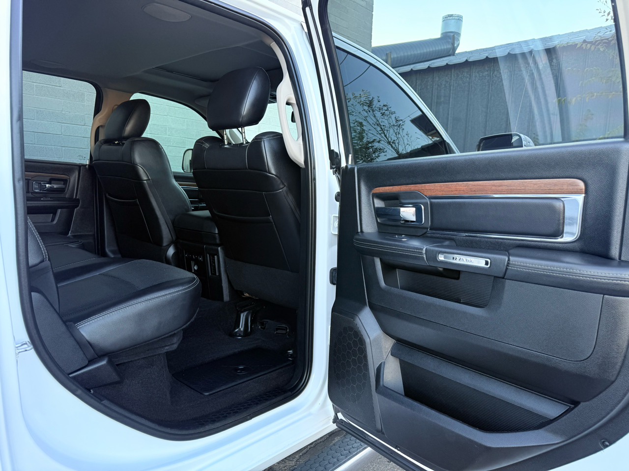 RAM 1500 Laramie Crew Cab SWB 4WD 2017