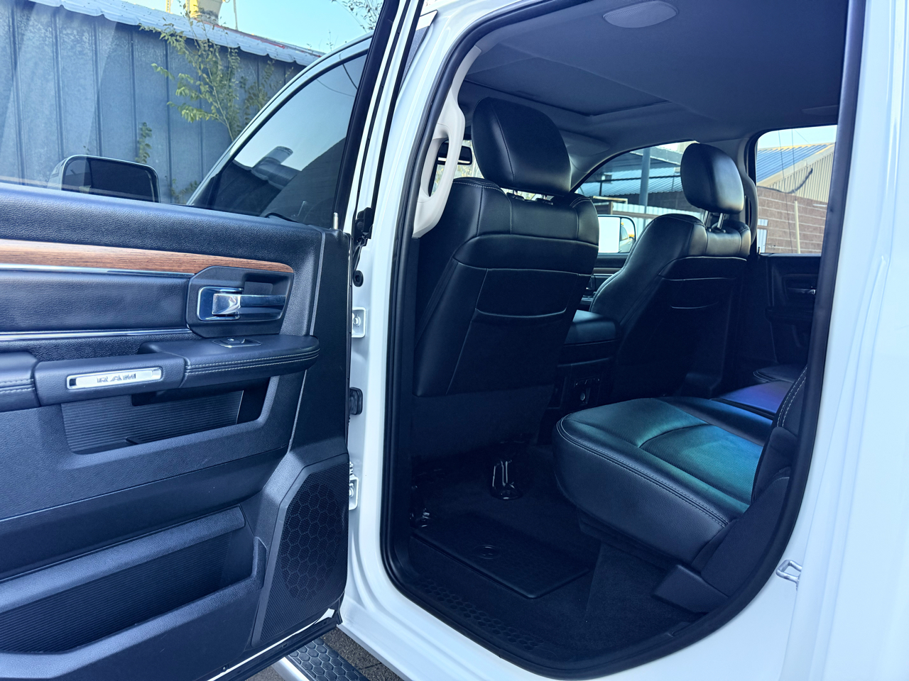 RAM 1500 Laramie Crew Cab SWB 4WD 2017