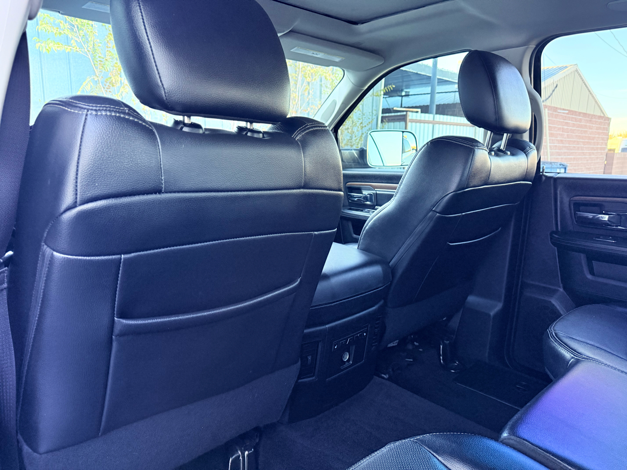 RAM 1500 Laramie Crew Cab SWB 4WD 2017