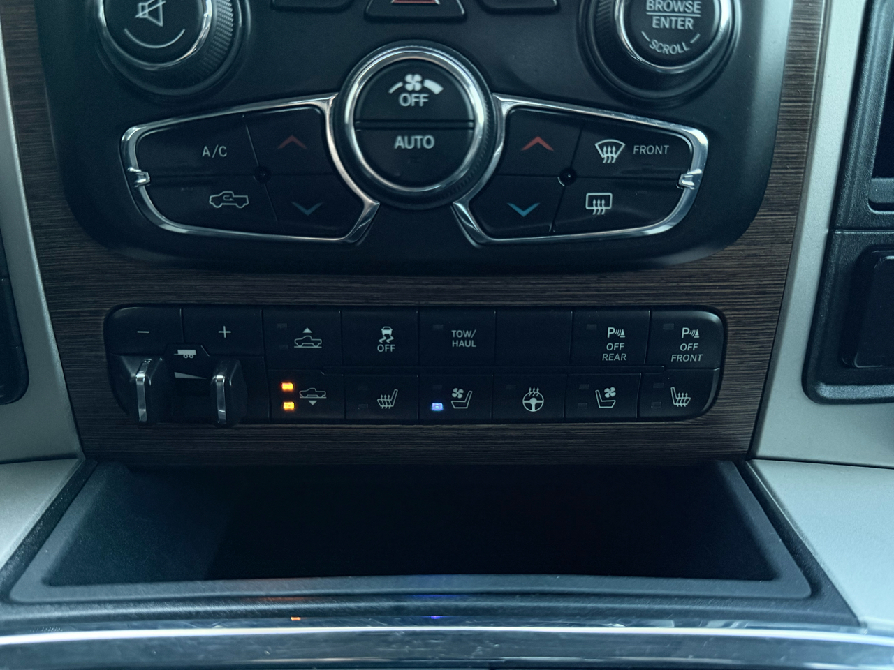 RAM 1500 Laramie Crew Cab SWB 4WD 2017