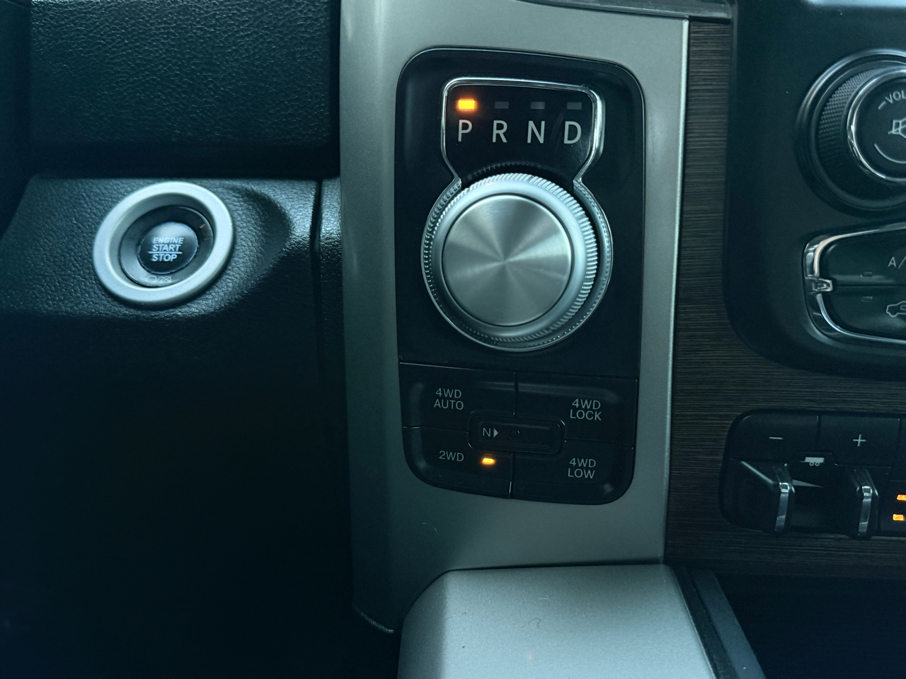 RAM 1500 Laramie Crew Cab SWB 4WD 2017