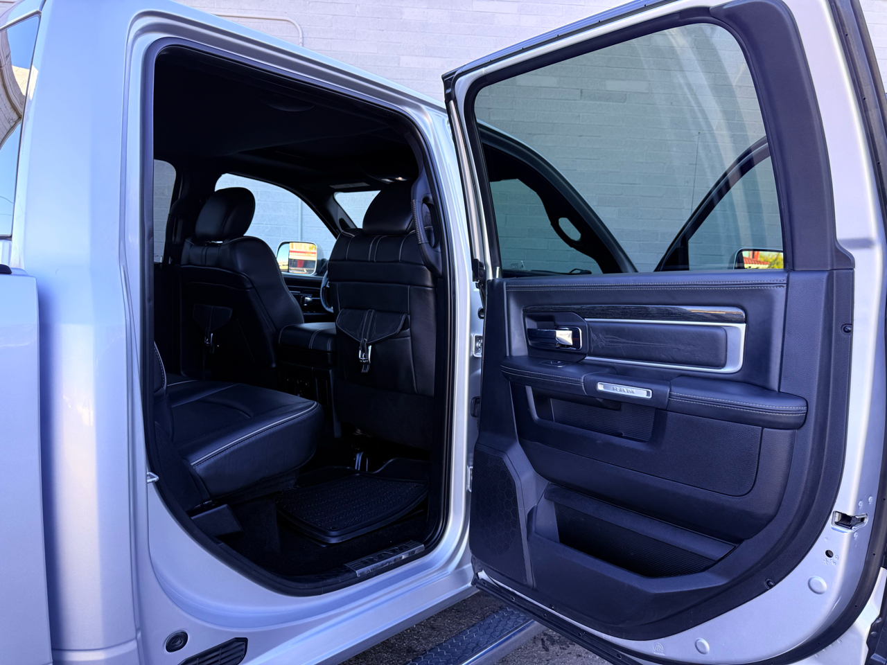 RAM 3500 Limited Crew Cab LWB 4WD DRW 2016