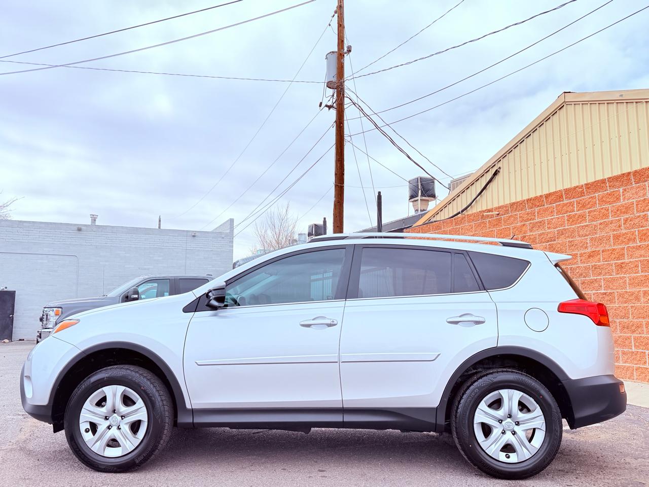 Toyota RAV4 LE FWD 2015