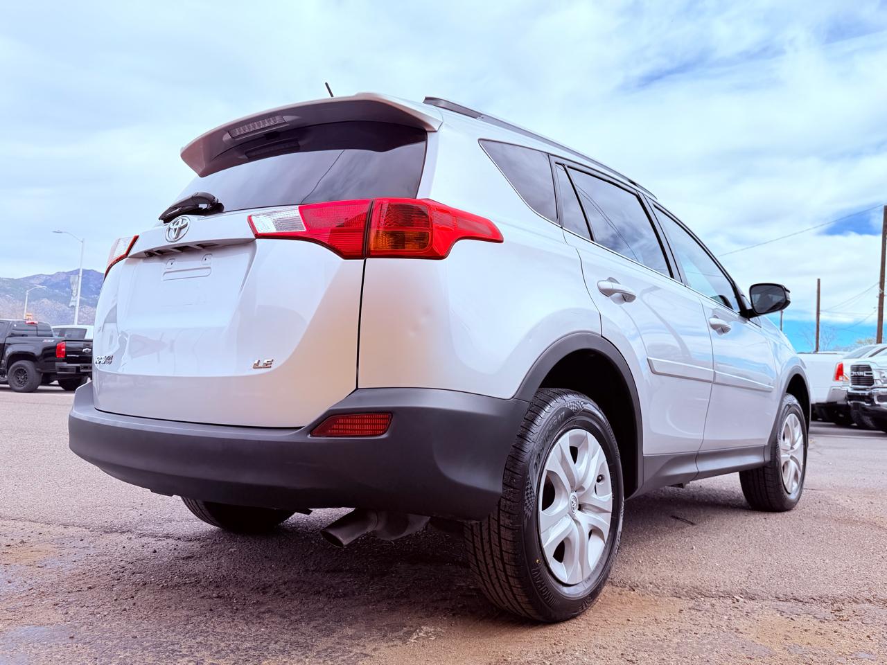 Toyota RAV4 LE FWD 2015