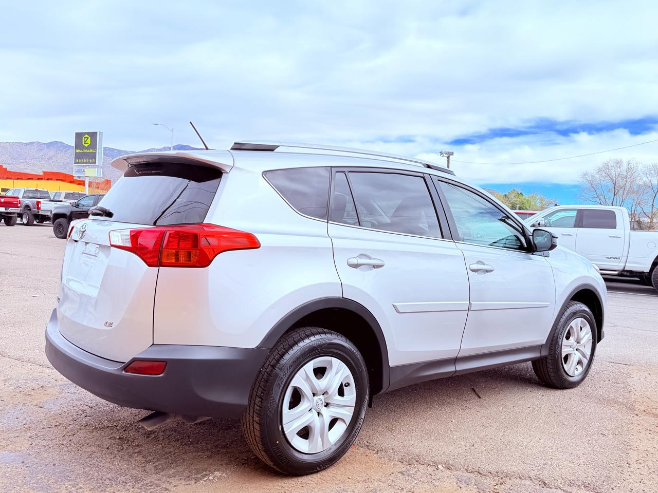 Toyota RAV4 LE FWD 2015