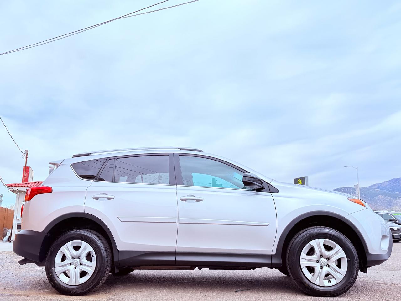 Toyota RAV4 LE FWD 2015