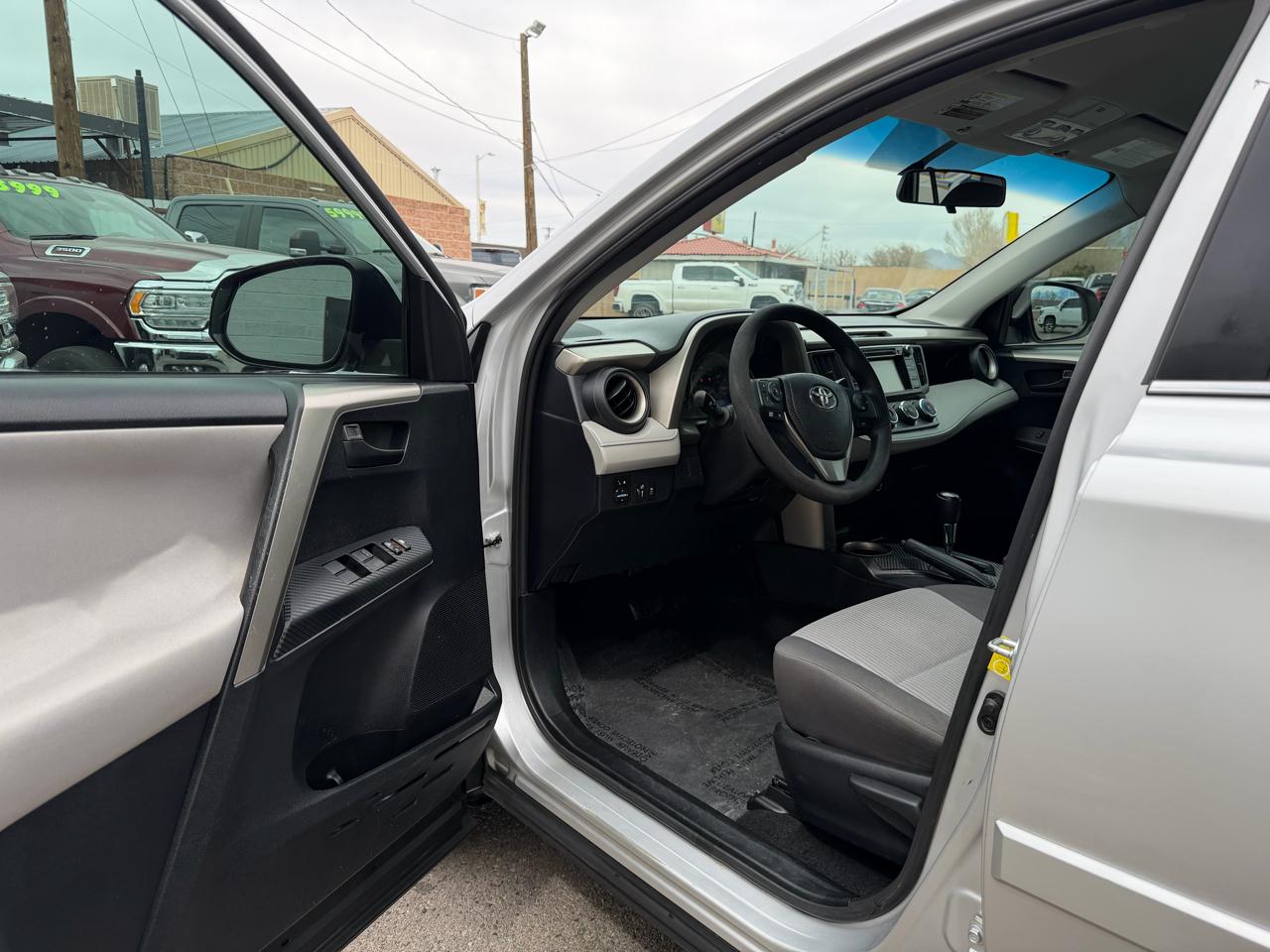 Toyota RAV4 LE FWD 2015