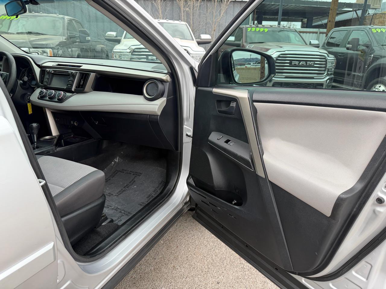 Toyota RAV4 LE FWD 2015