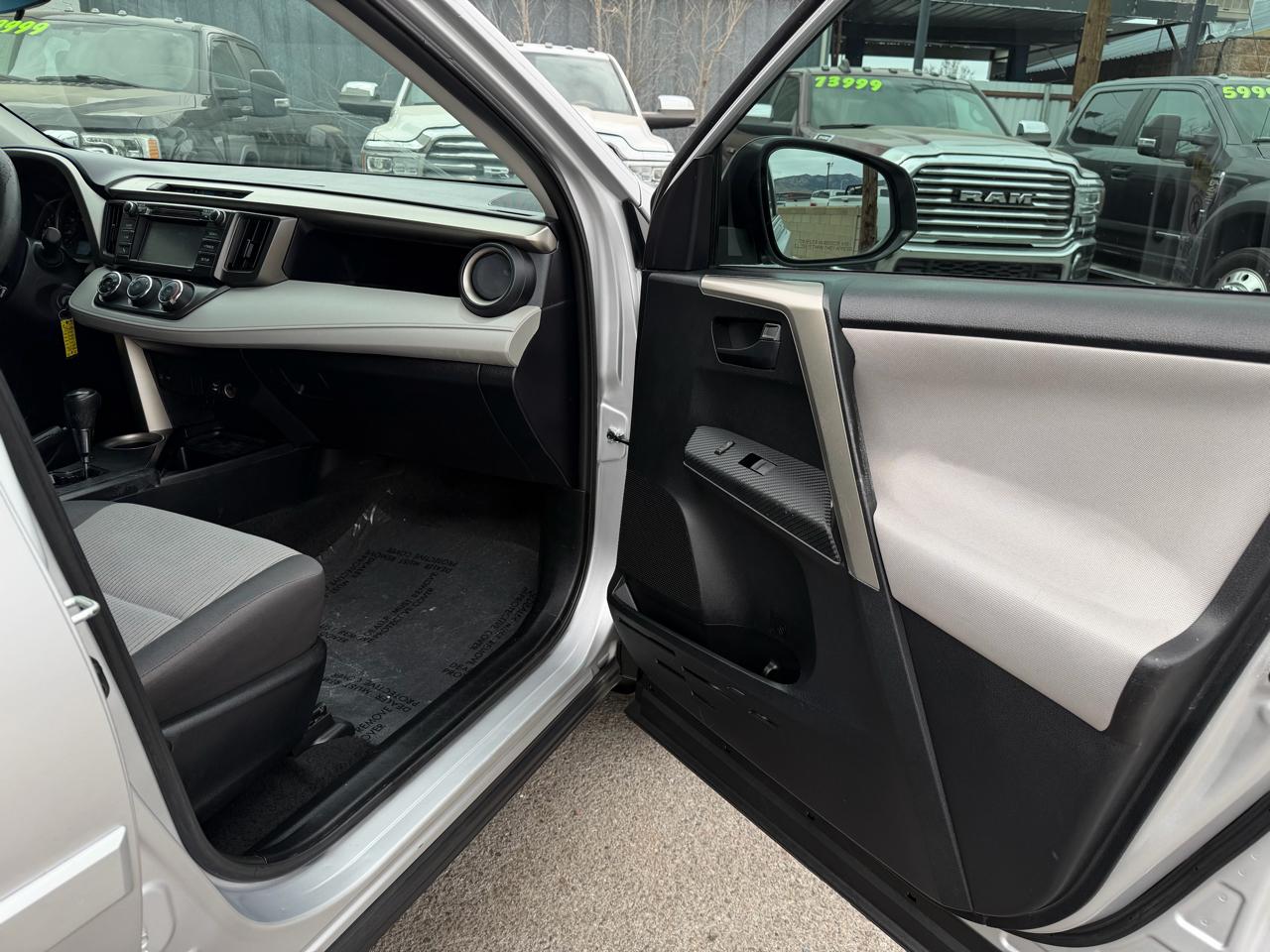 Toyota RAV4 LE FWD 2015