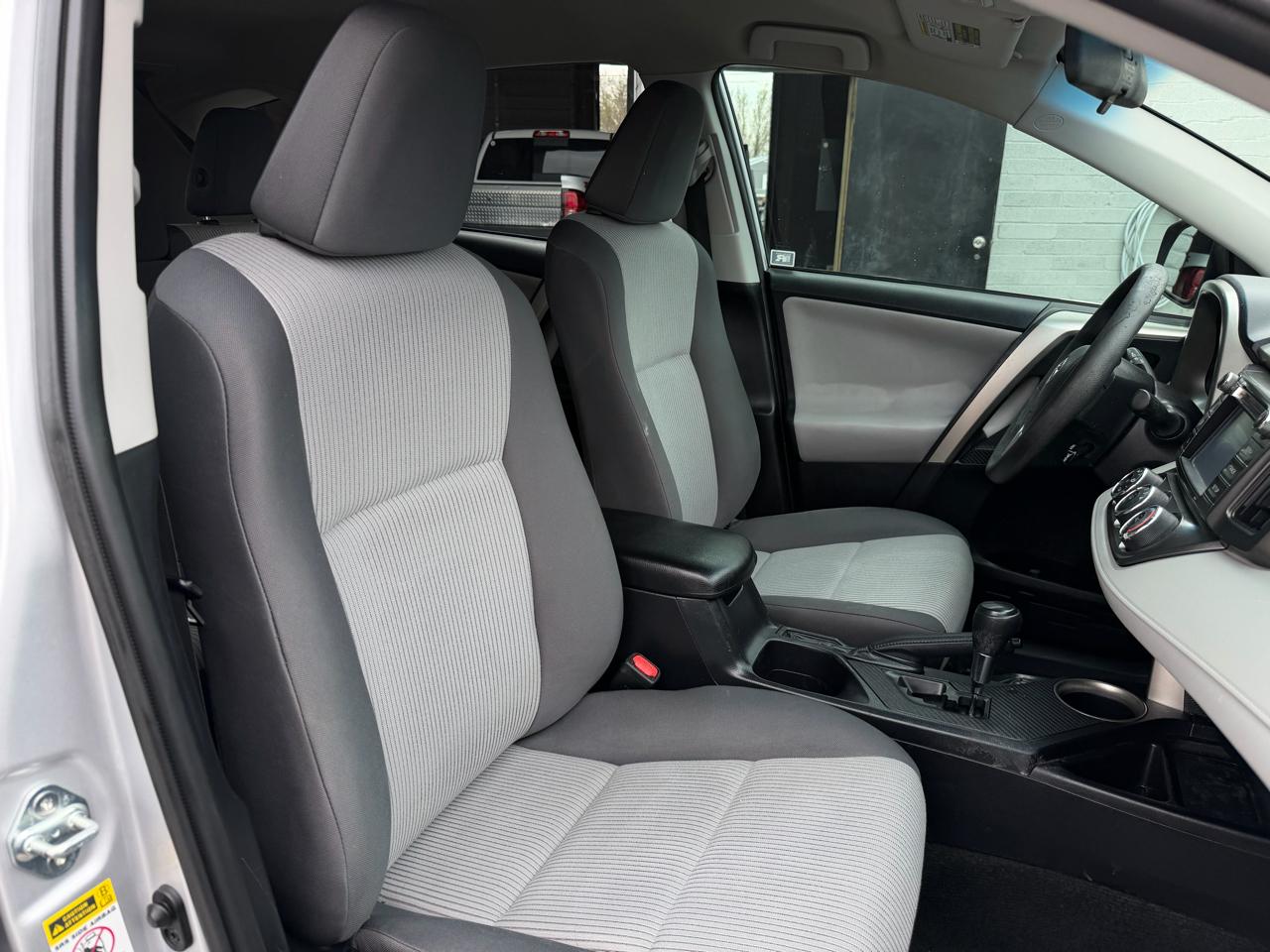 Toyota RAV4 LE FWD 2015