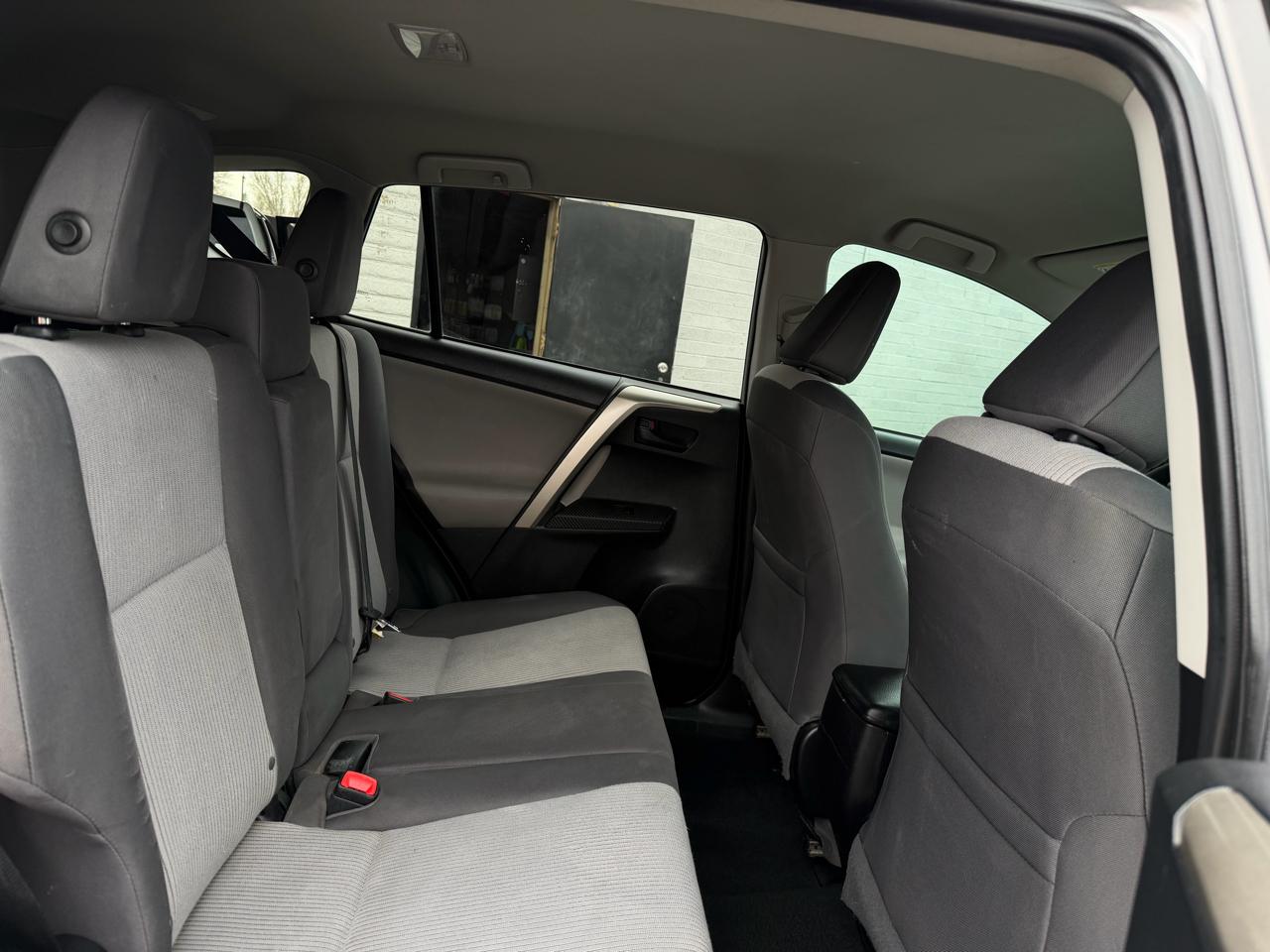 Toyota RAV4 LE FWD 2015