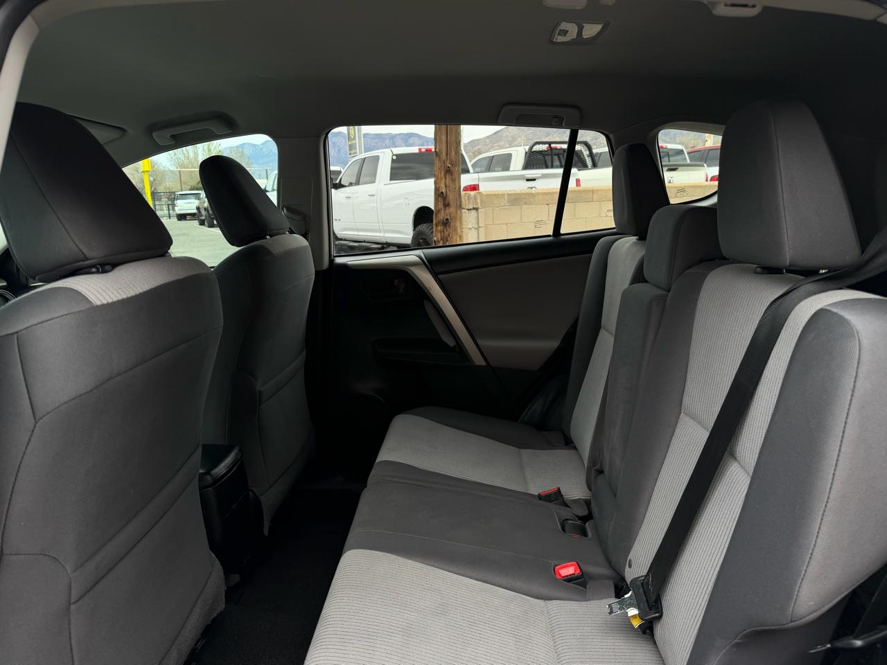 Toyota RAV4 LE FWD 2015