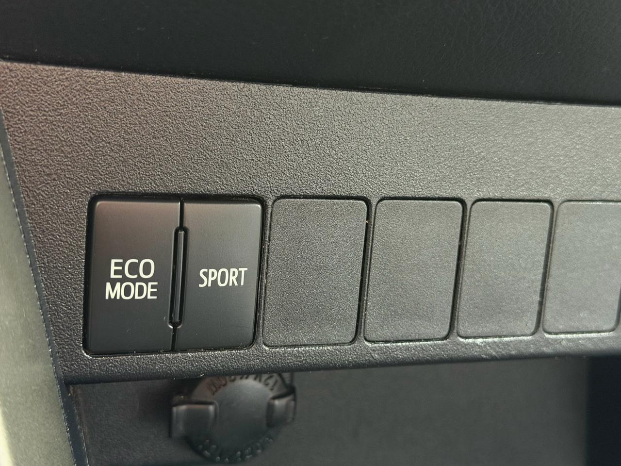 Toyota RAV4 LE FWD 2015