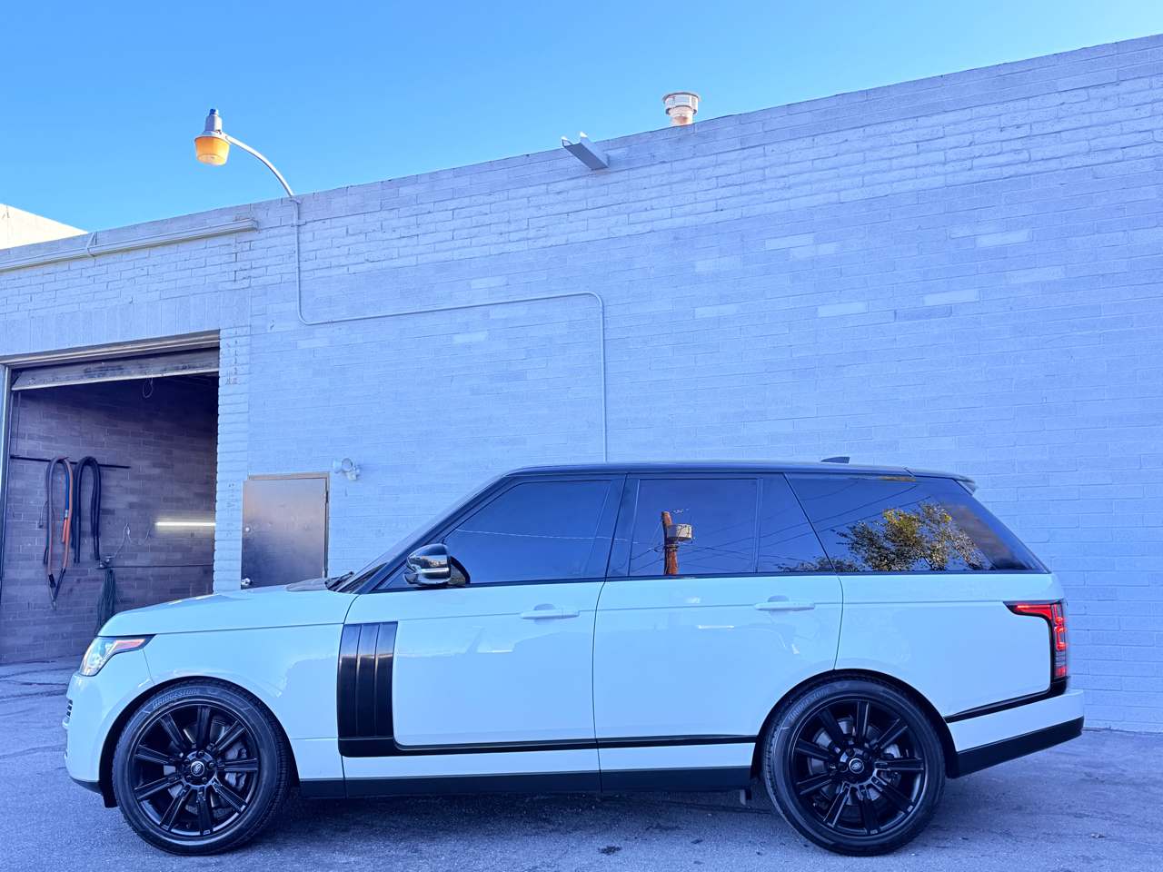 2017 Land Rover Range Rover HSE photo 2