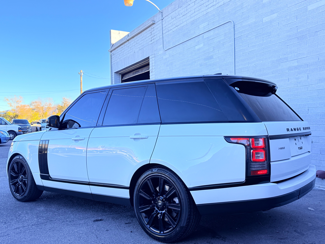 2017 Land Rover Range Rover HSE photo 3