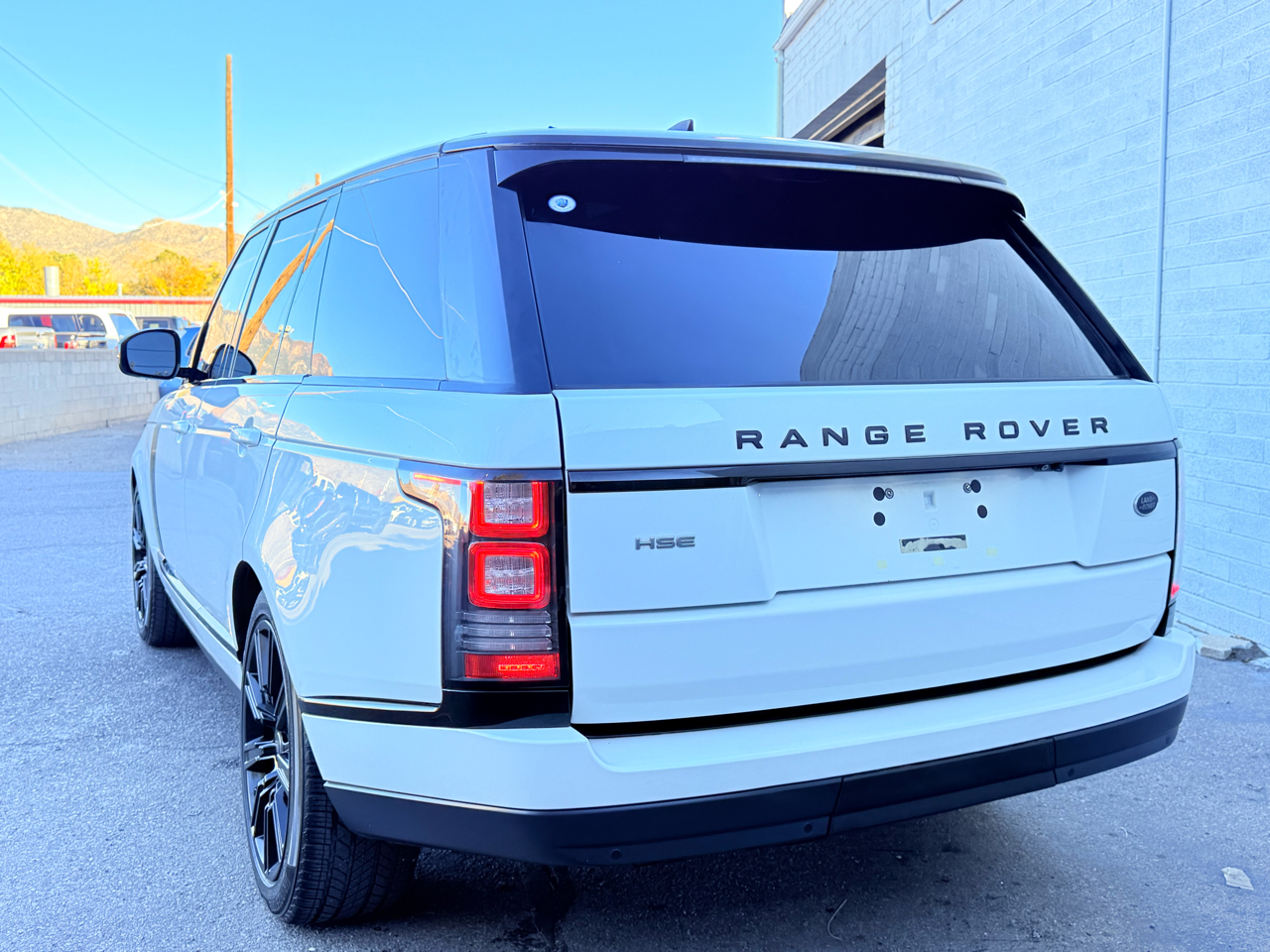 2017 Land Rover Range Rover HSE photo 4