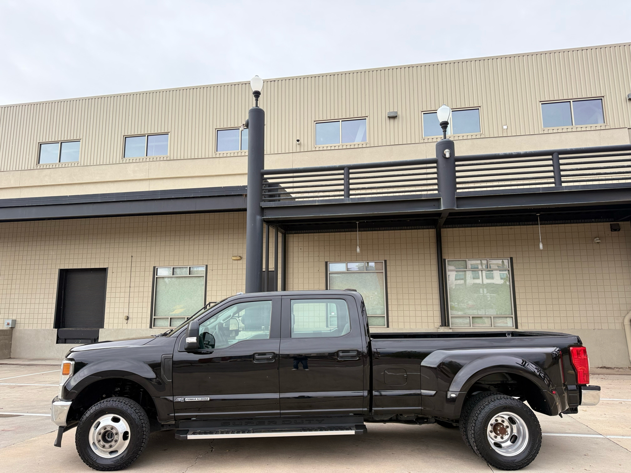 Ford F-350 SD XL Crew Cab Long Bed DRW 4WD 2022