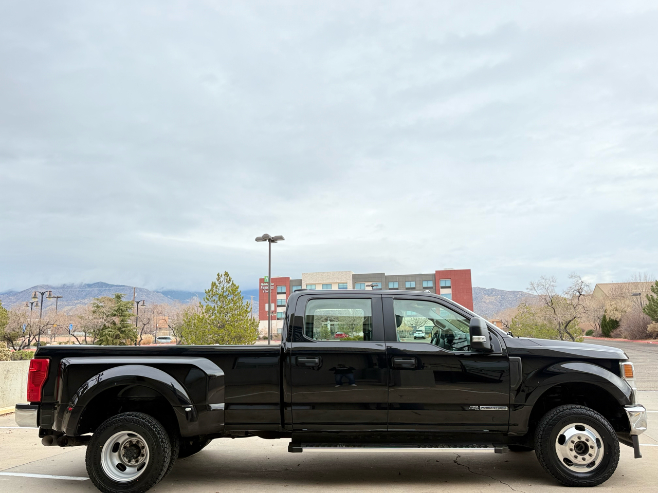 Ford F-350 SD XL Crew Cab Long Bed DRW 4WD 2022