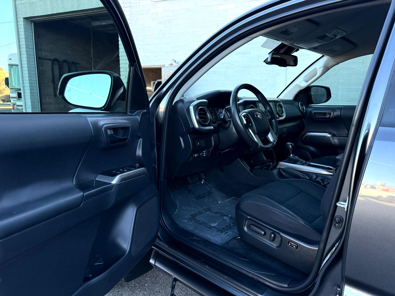 Toyota Tacoma Trail Dbl Cab 4WD V6 at 2023