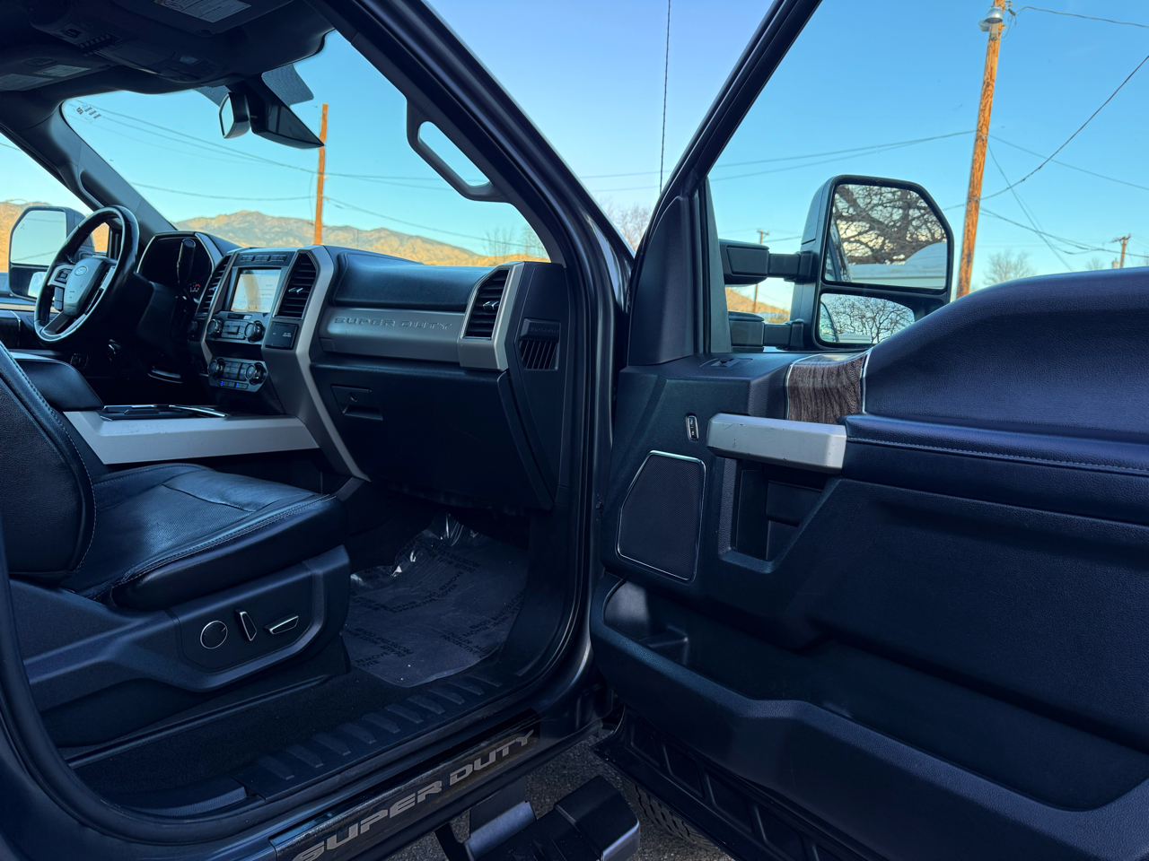 Ford F-250 SD Lariat Crew Cab 4WD 2019