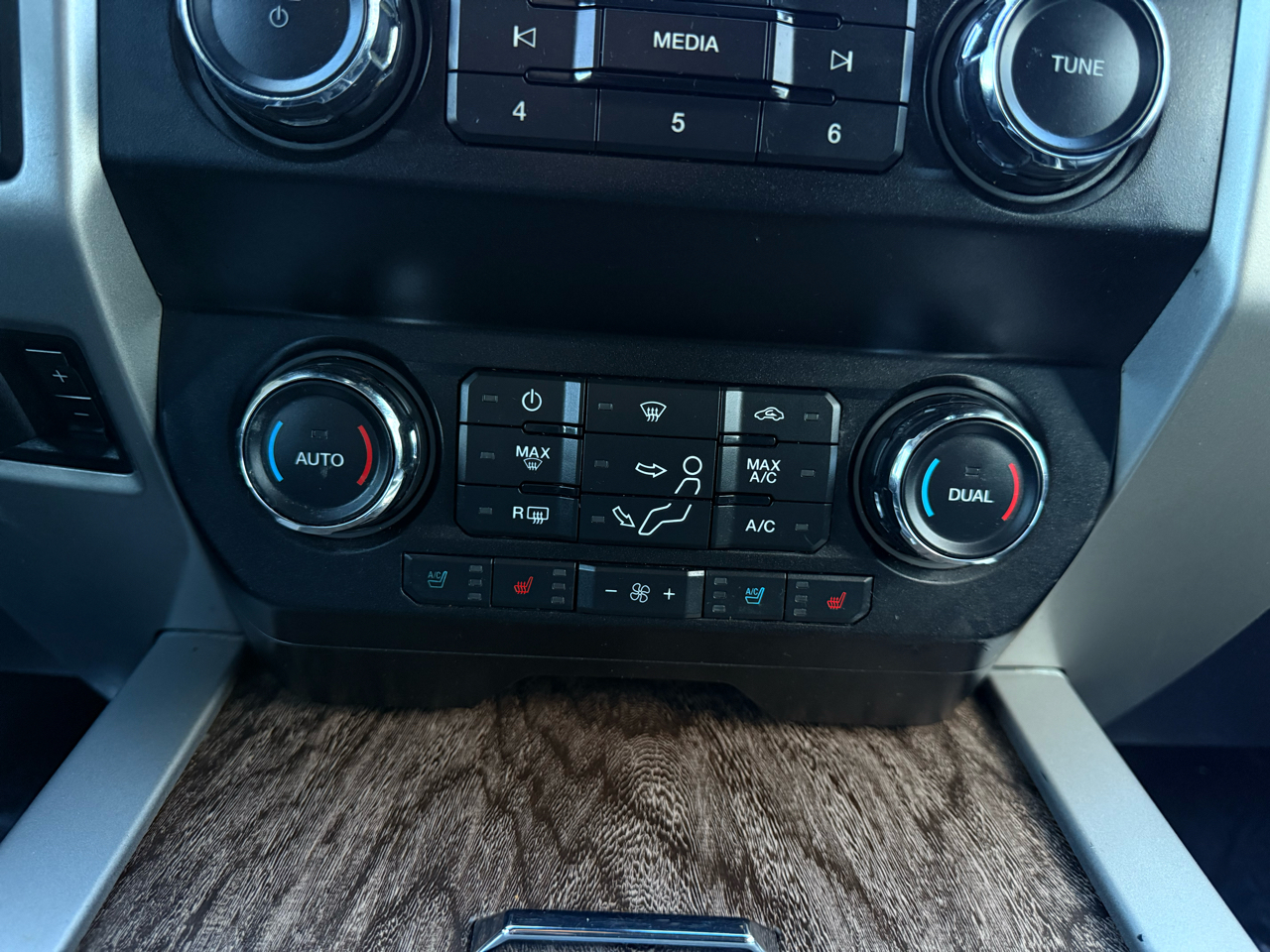 Ford F-250 SD Lariat Crew Cab 4WD 2019