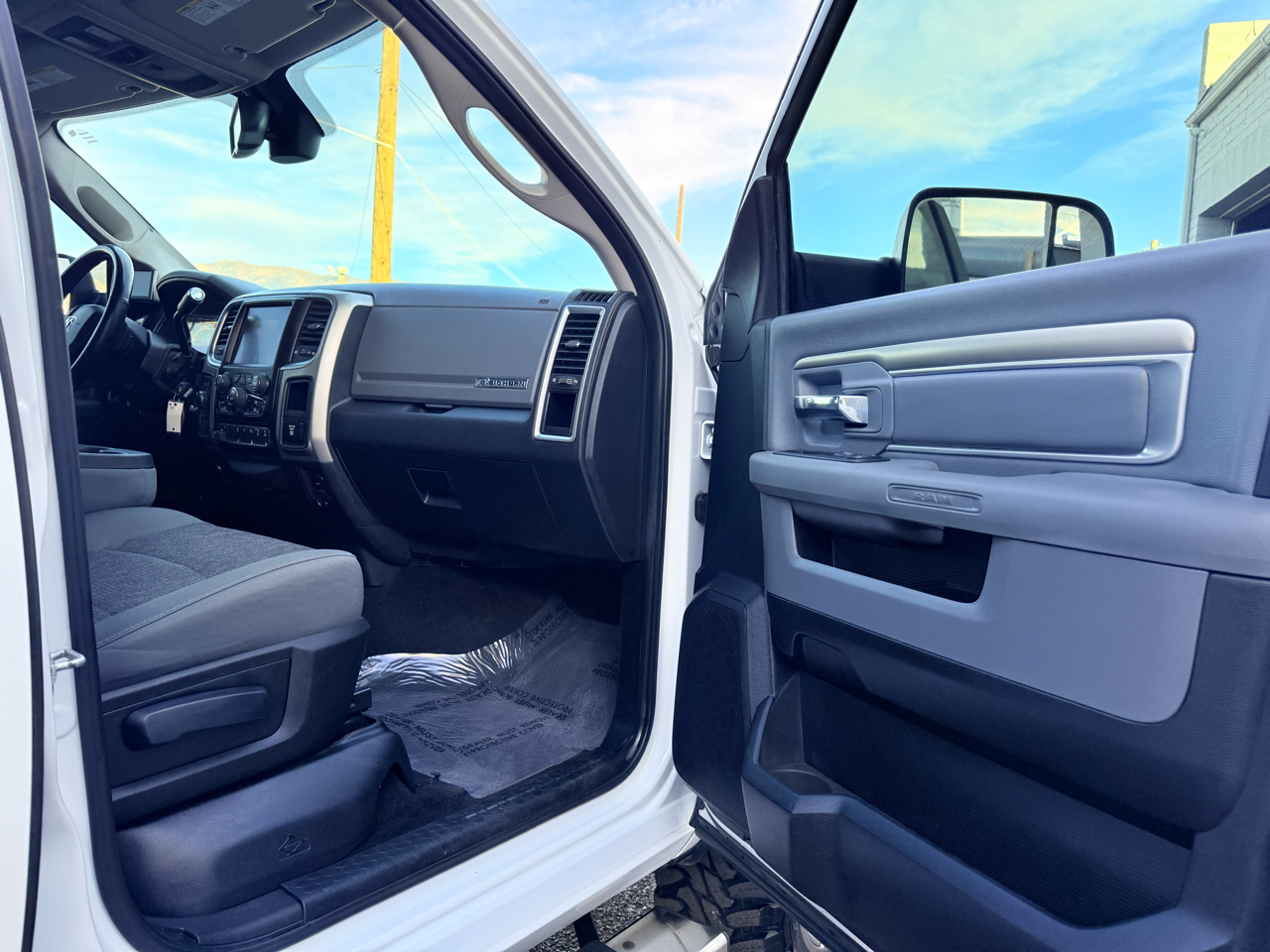 RAM 2500 Laramie Crew Cab LWB 4WD 2016