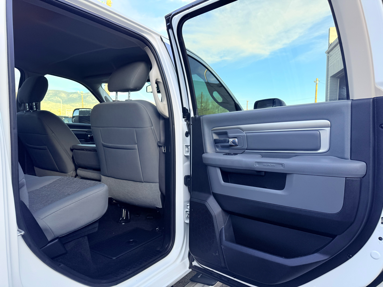 RAM 2500 Laramie Crew Cab LWB 4WD 2016