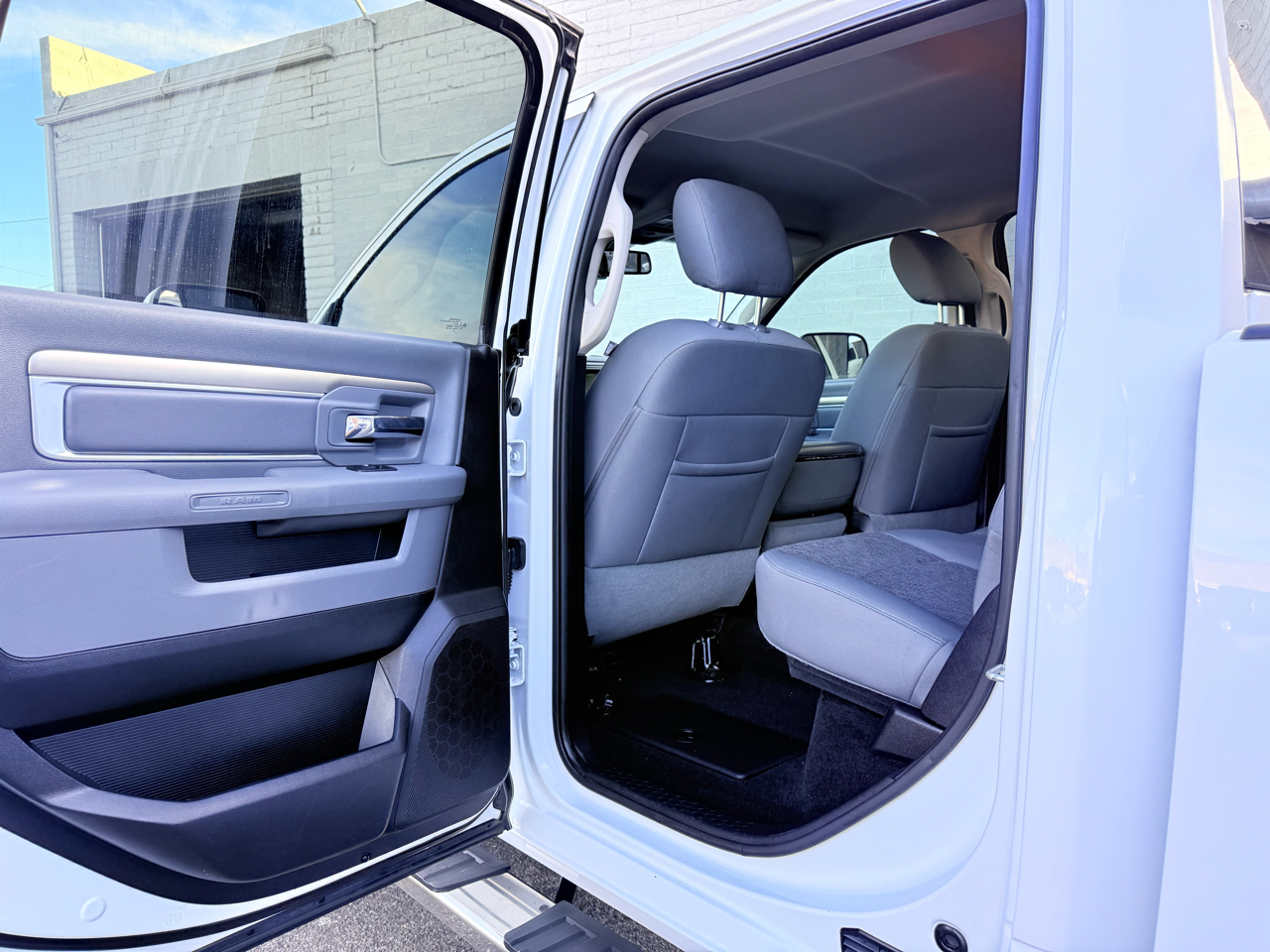 RAM 2500 Laramie Crew Cab LWB 4WD 2016