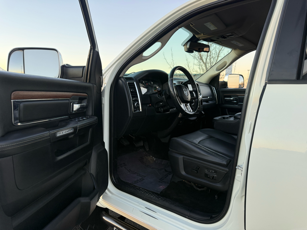 RAM 2500 Laramie Crew Cab LWB 4WD 2016