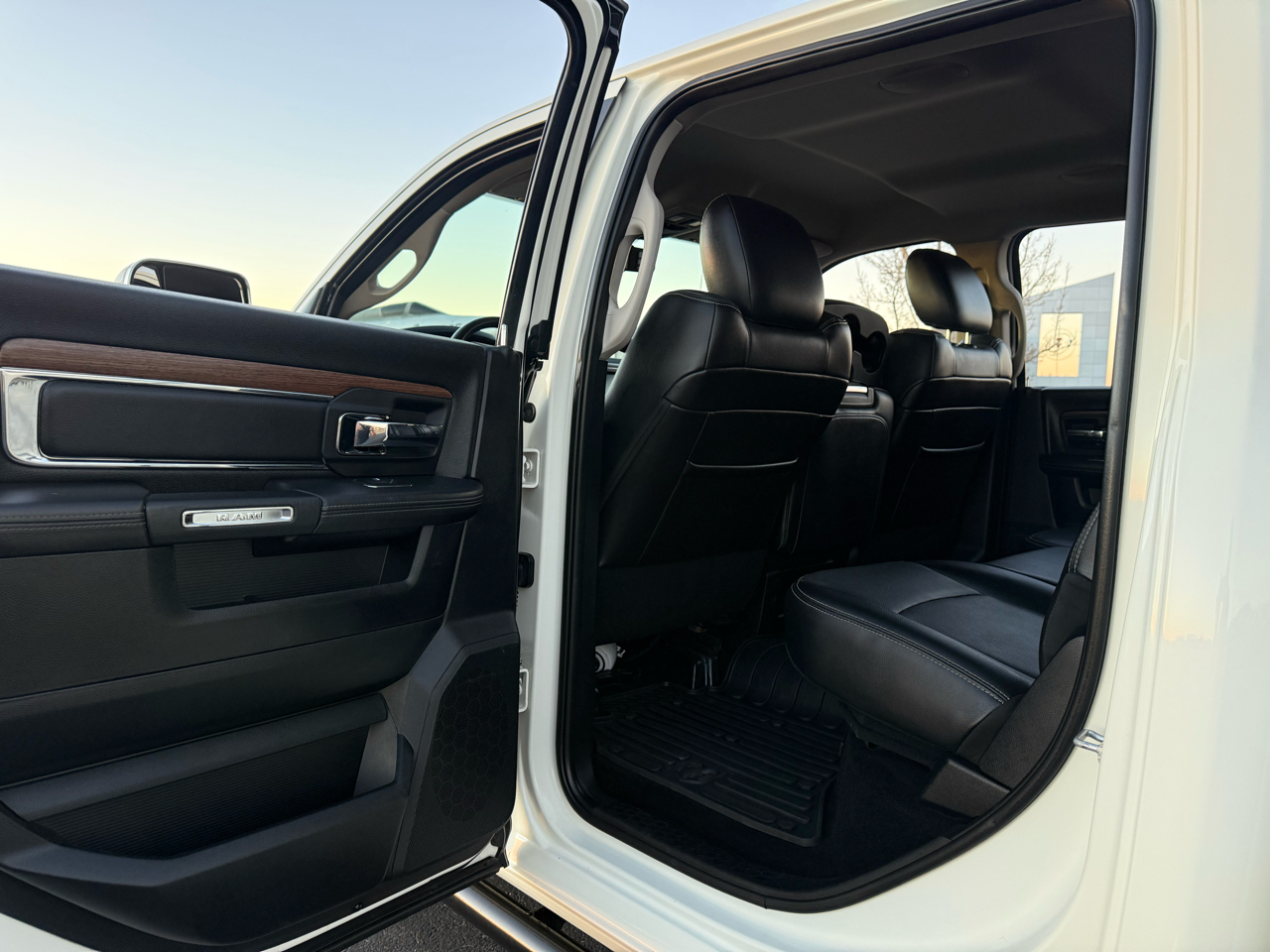 RAM 2500 Laramie Crew Cab LWB 4WD 2016