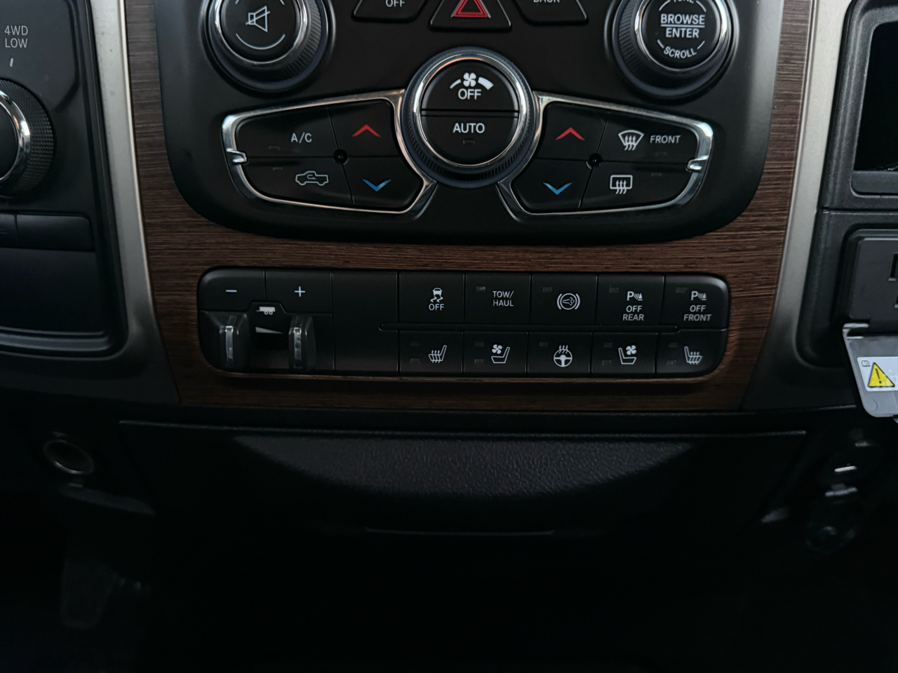 RAM 2500 Laramie Crew Cab LWB 4WD 2016