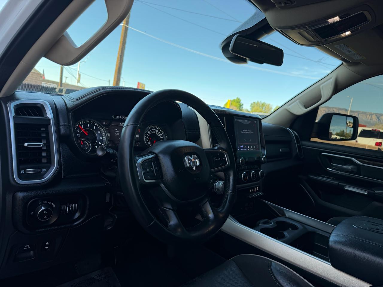 RAM 1500 Laramie Crew Cab SWB 4WD 2019