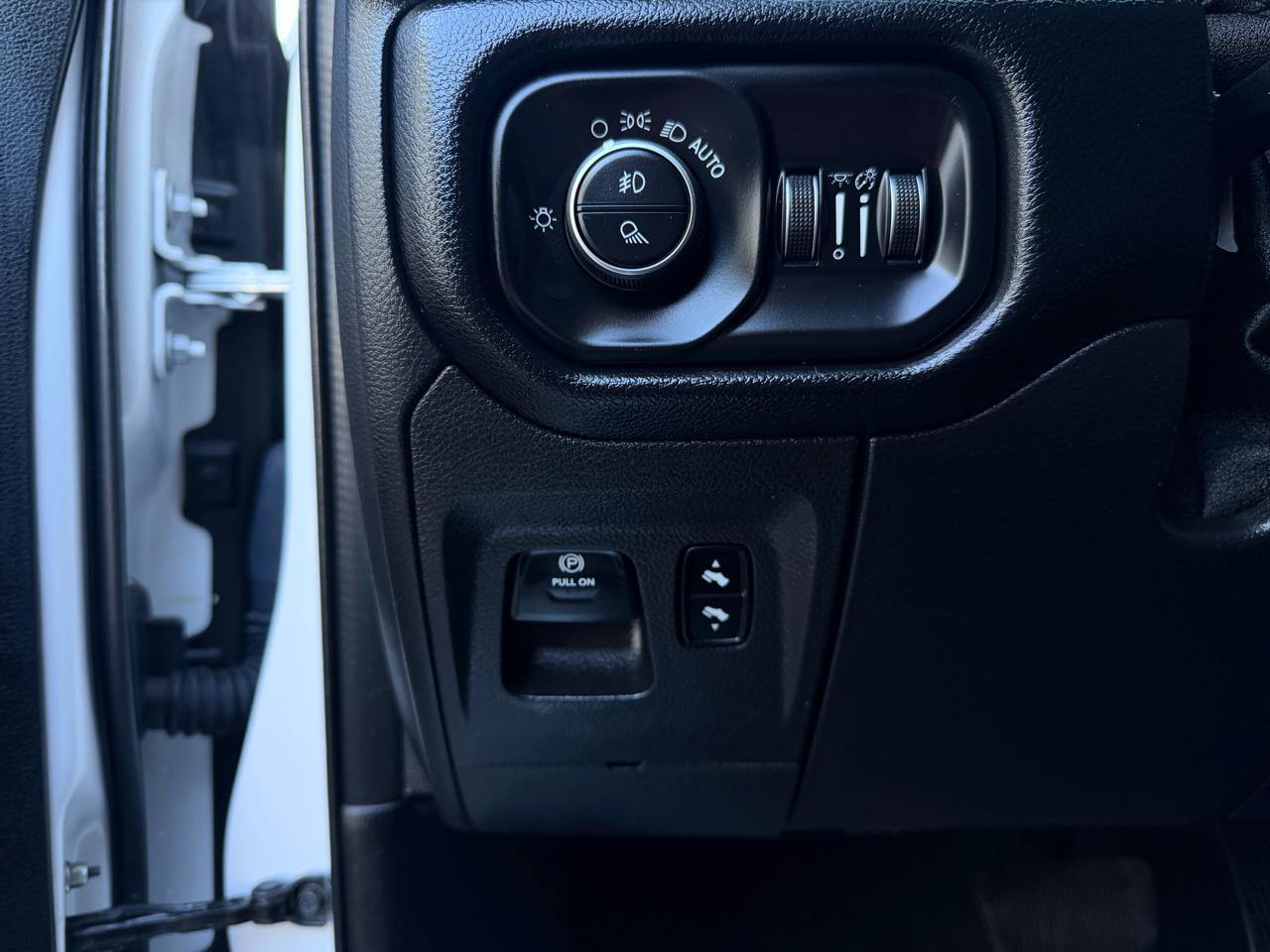 RAM 1500 Laramie Crew Cab SWB 4WD 2019