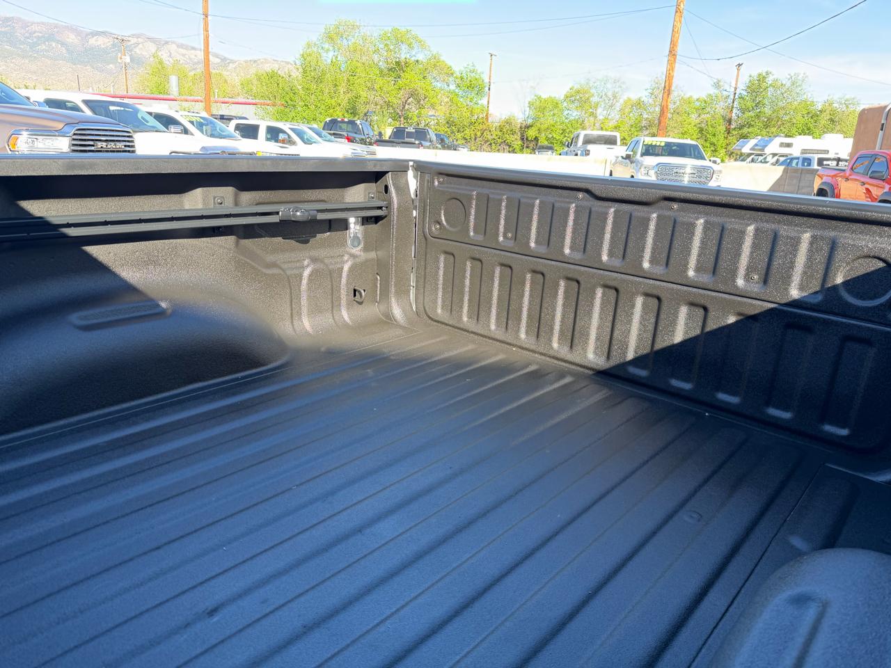 RAM 1500 Laramie Crew Cab SWB 4WD 2019