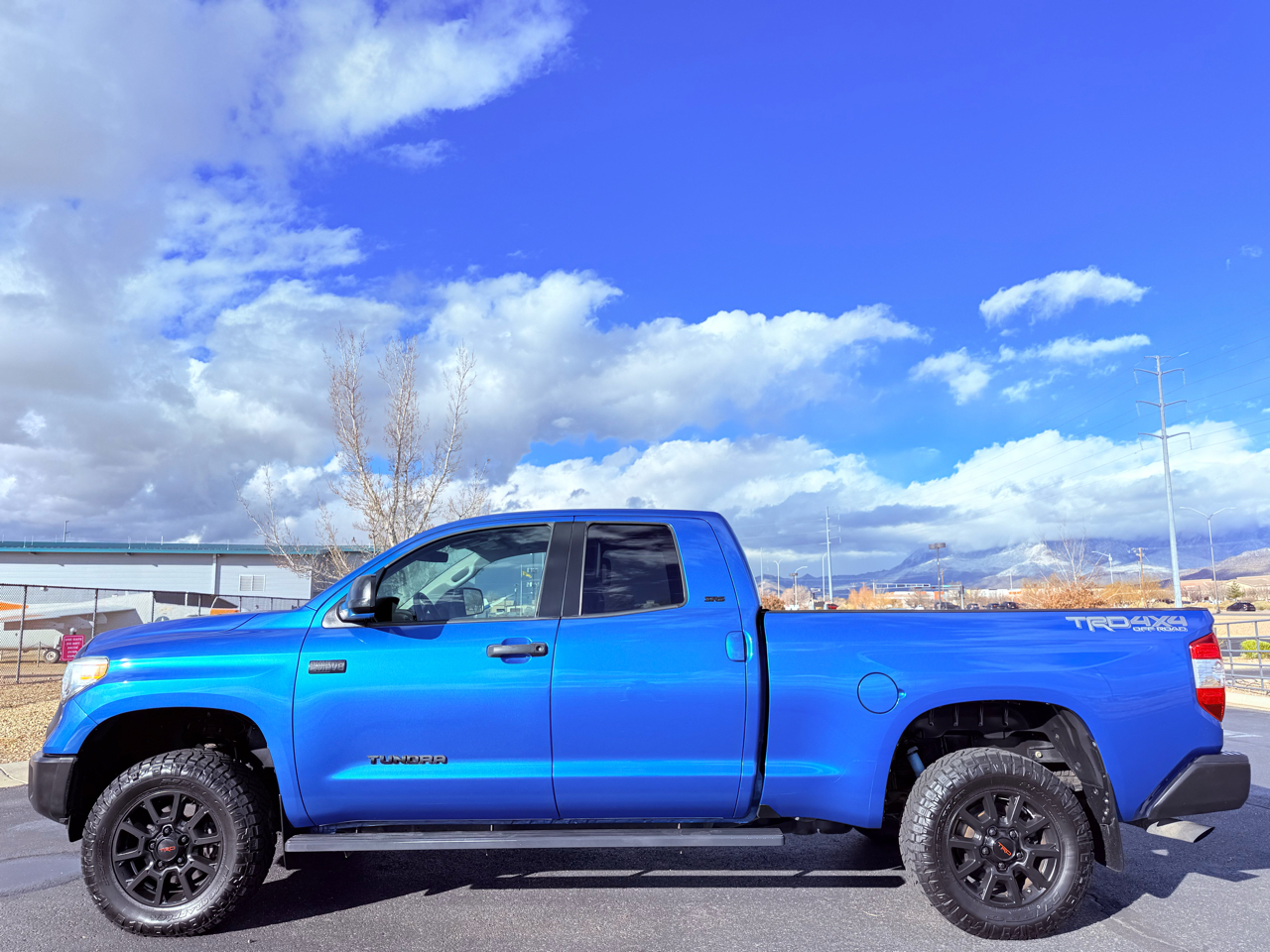 Toyota Tundra SR5 5.7L V8 Double Cab 4WD 2016