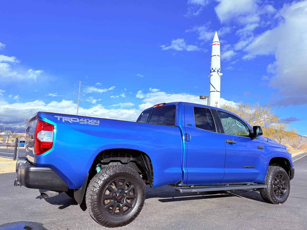 Toyota Tundra SR5 5.7L V8 Double Cab 4WD 2016