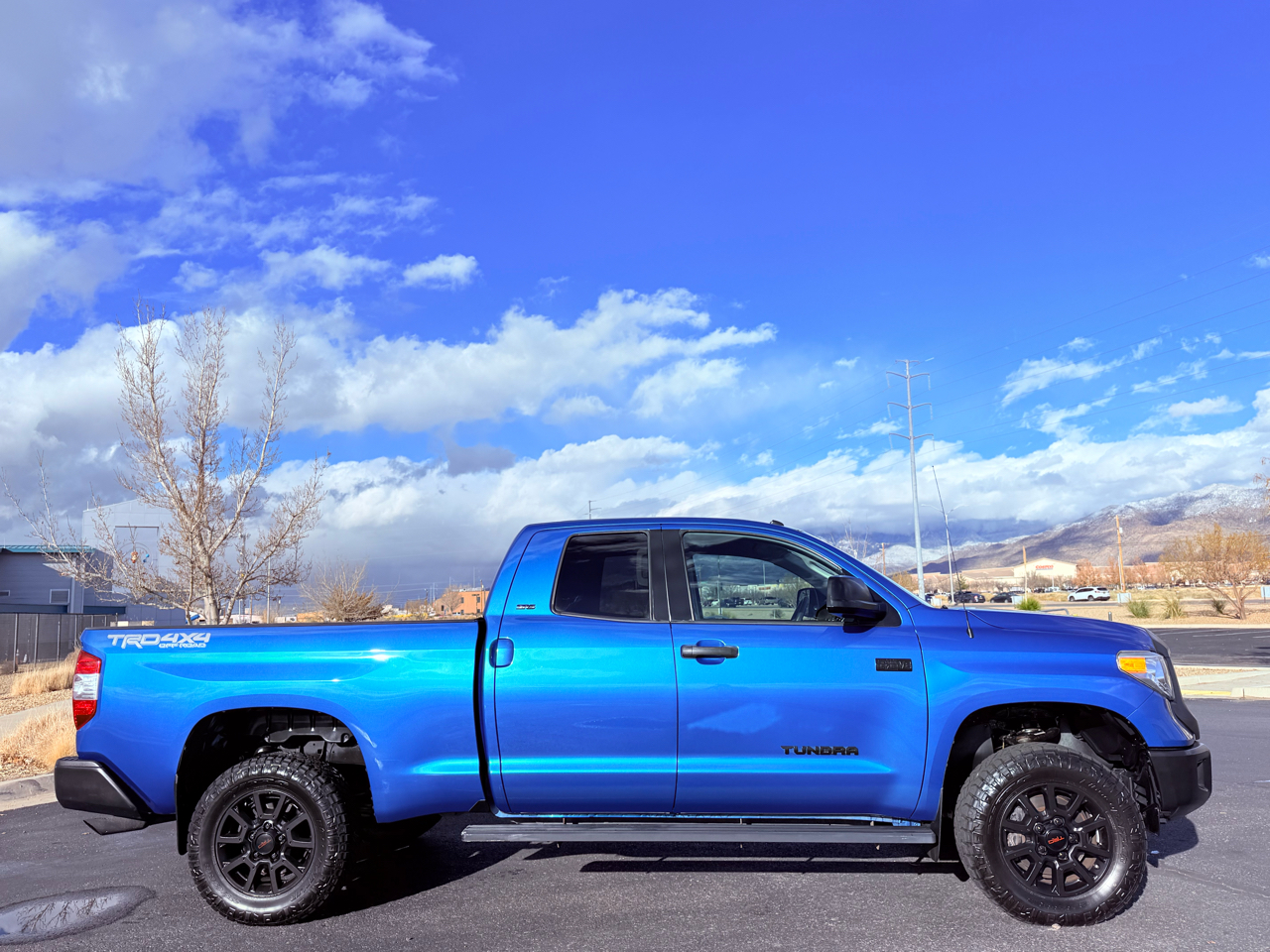 Toyota Tundra SR5 5.7L V8 Double Cab 4WD 2016