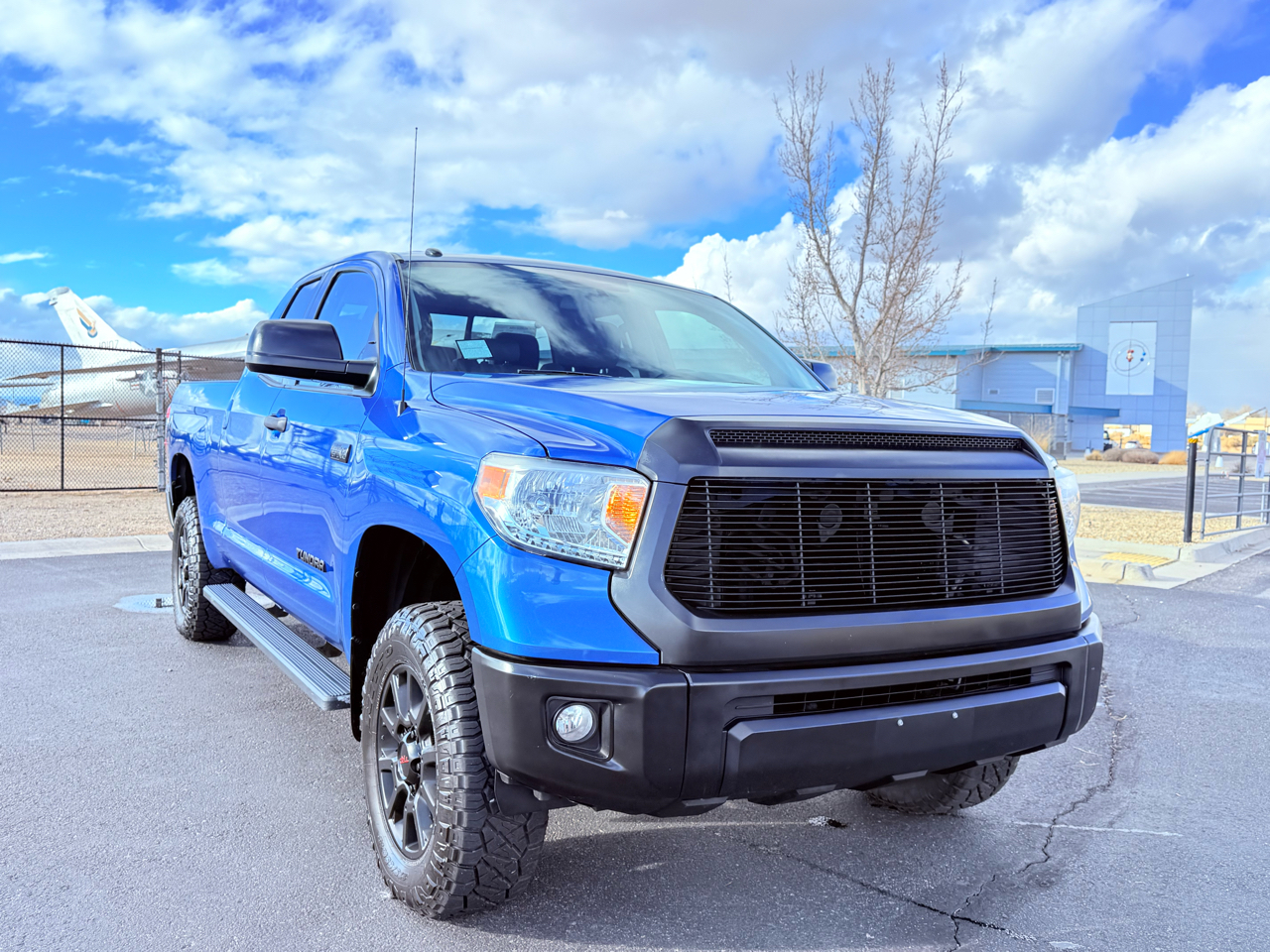 Toyota Tundra SR5 5.7L V8 Double Cab 4WD 2016