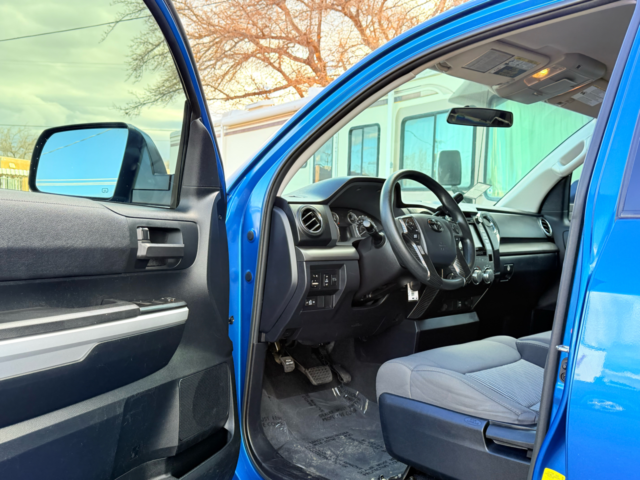 Toyota Tundra SR5 5.7L V8 Double Cab 4WD 2016