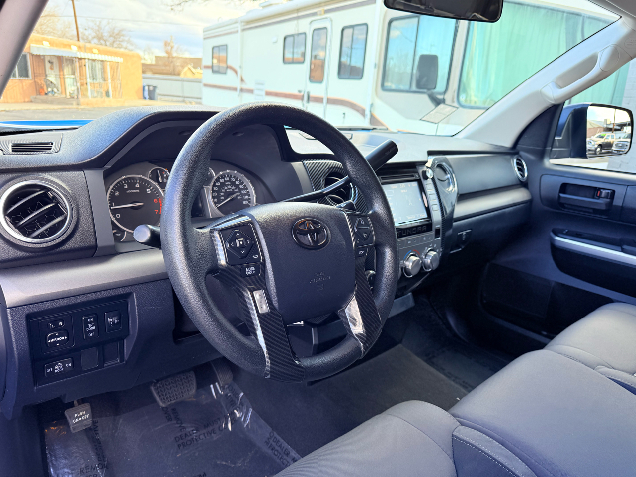 Toyota Tundra SR5 5.7L V8 Double Cab 4WD 2016