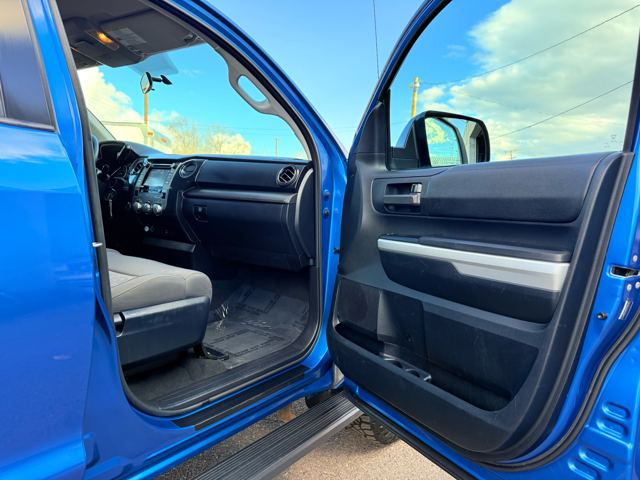 Toyota Tundra SR5 5.7L V8 Double Cab 4WD 2016