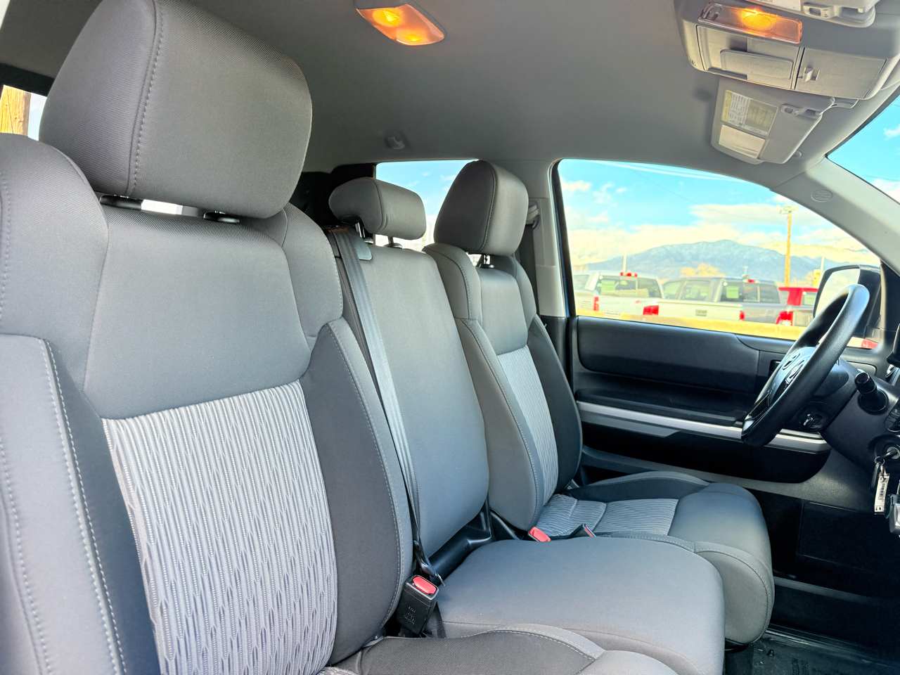 Toyota Tundra SR5 5.7L V8 Double Cab 4WD 2016