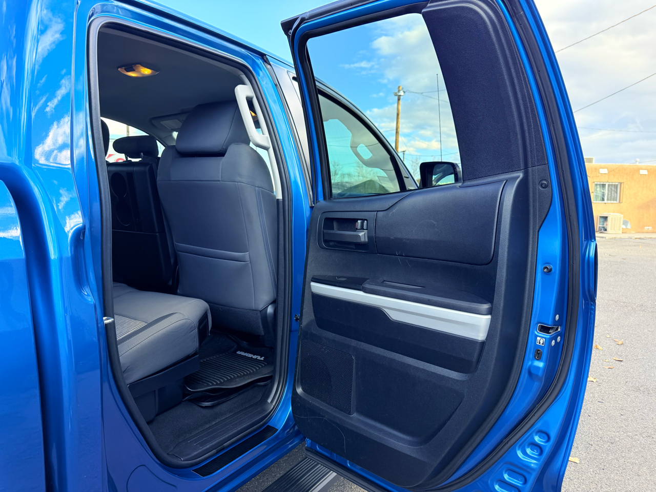 Toyota Tundra SR5 5.7L V8 Double Cab 4WD 2016