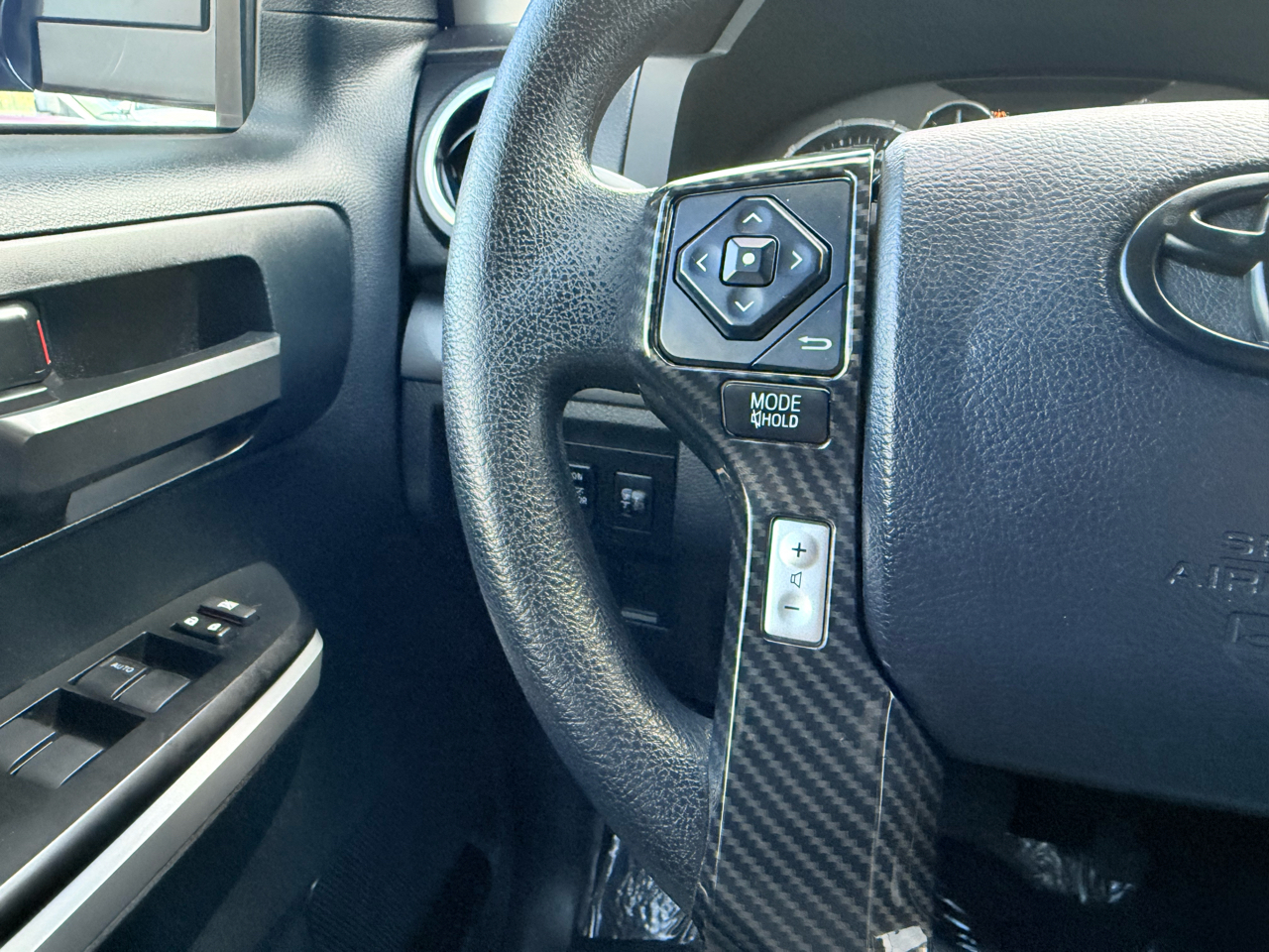 Toyota Tundra SR5 5.7L V8 Double Cab 4WD 2016